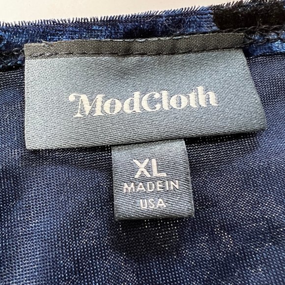 Like New MODCLOTH Blue & Black Crushed Velvet V-Neck Bodysuit in Floral … - Picture 8 of 10